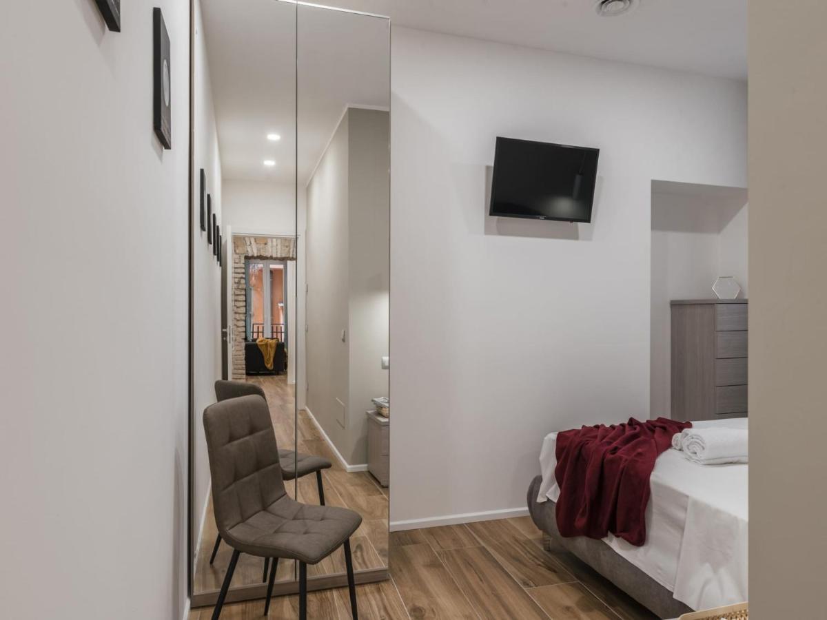 The Best Rent - Modern Three-Bedroom Apartment A Few Steps From The Colosseum Exteriér fotografie