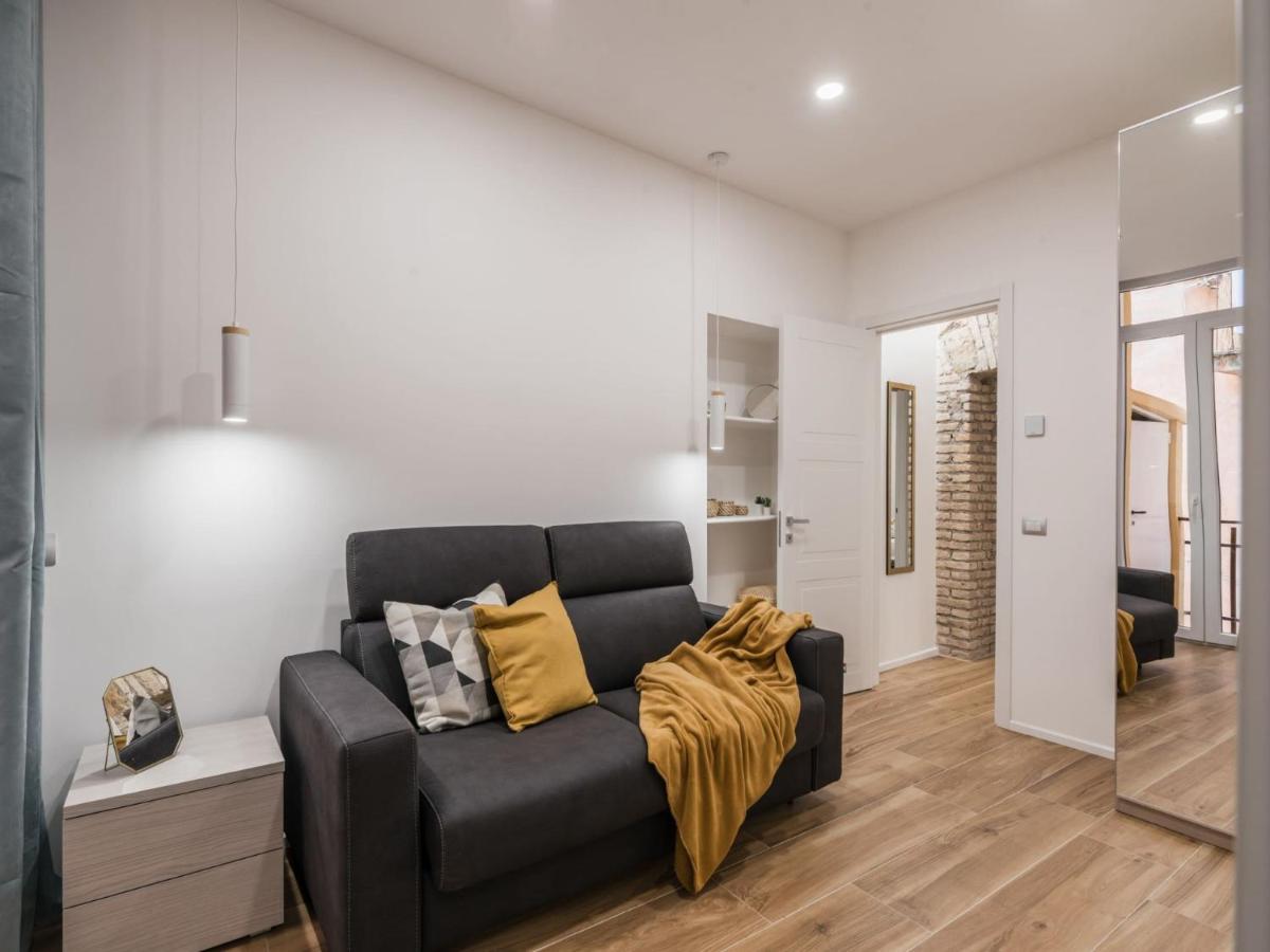The Best Rent - Modern Three-Bedroom Apartment A Few Steps From The Colosseum Exteriér fotografie